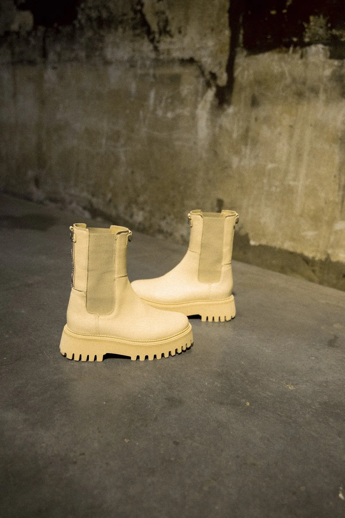 Groovy Chelsea Camel Boots